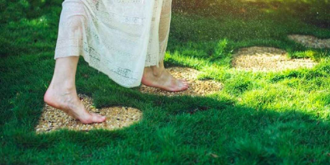 Sadece elektriği almıyormuş! Çıplak ayakla toprağa basmanın 5 faydası: Çoğu kişi bunu bilmiyor 4